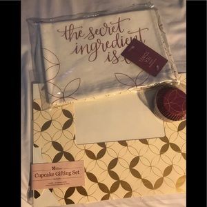 ERIN CONDREN CUPCAKE GIFTING SET & TEA TOWEL NEW